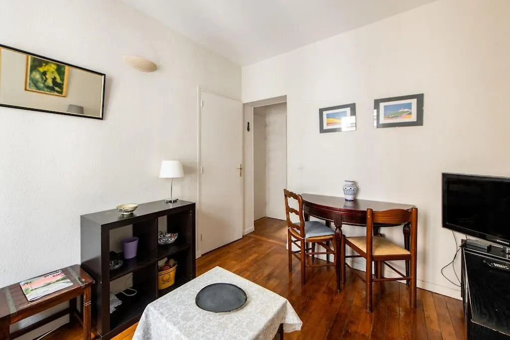 Lecourbe - Cosy Appartement Proche Montparnasse contacts
